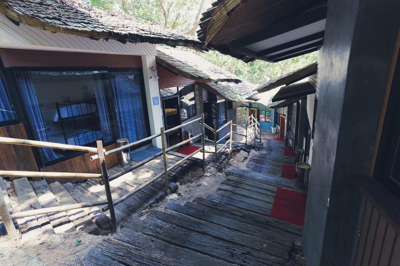 Paradise Beach Backpackers Hostel Patong Exteriör bild